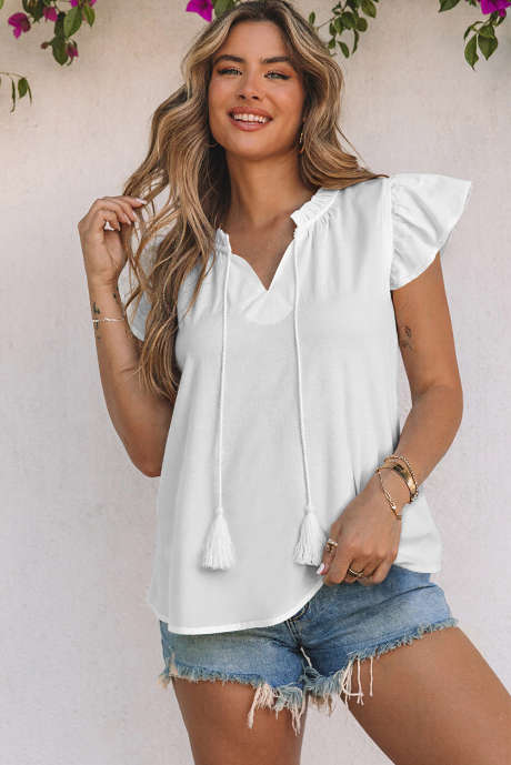 بلوزة بيضاء بأكمام قصيرة وحواف مكشكشة ورقبة منقسمة ومزينة بشراشيب قابلة للتخصيص