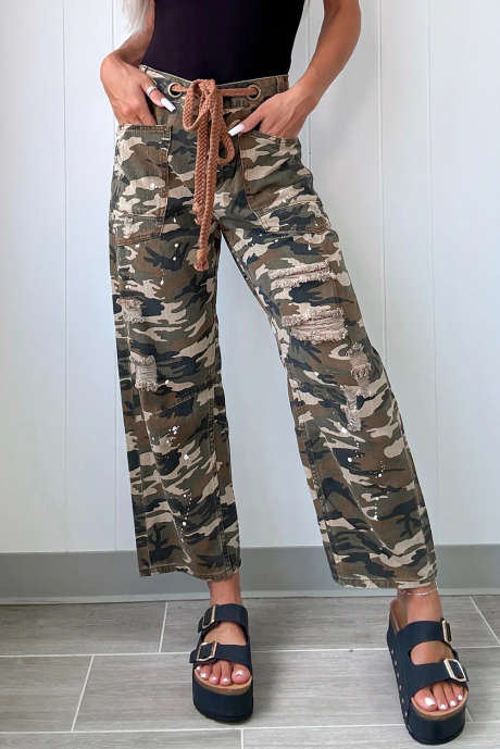 Pantalon en jean ample à imprimé camouflage vert, effet usé et éclaboussé, LC7876114-P920
