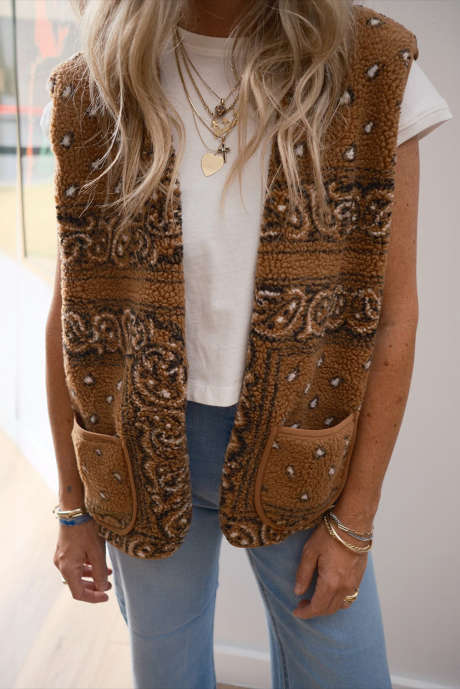 Chaqueta estilo western con bolsillos y estampado paisley de sherpa marrón