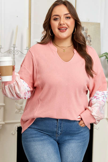 Blusa plus size com manga floral rosa patchwork malha waffle entalhada decote em V