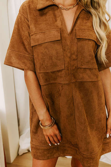 Minišaty s thajským kari límečkem, výstřihem do V, imitací semiše a krátkým rukávem