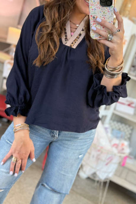 Blusa con colletto patchwork leopardato a contrasto blu navy, taglia comoda, maniche lunghe a balze