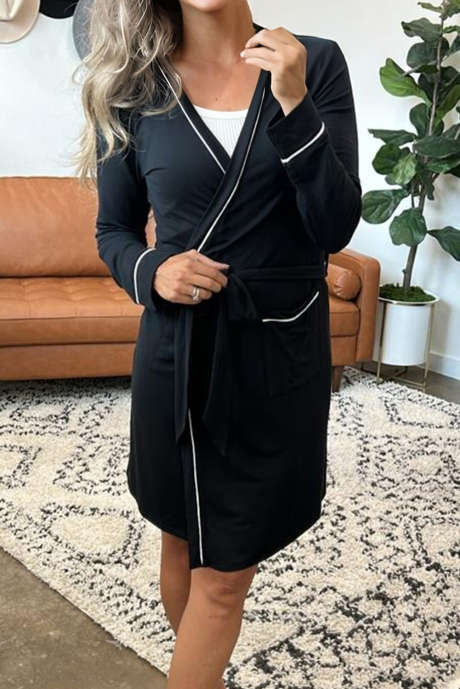 Czarny, kontrastowy kardigan z kapturem i spodnie w komplecie