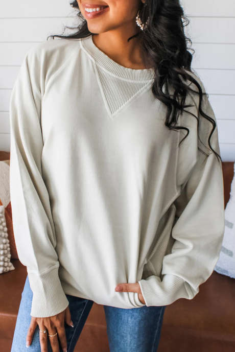 سويت شيرت أبيض سادة بأكمام راجلان وحافة مضلعة