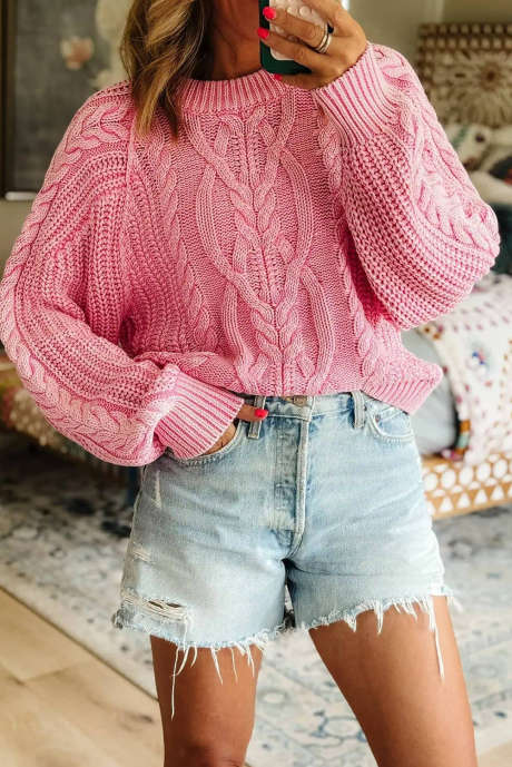 Розовый минеральный трикотажный свитер с косами и рукавами реглан.