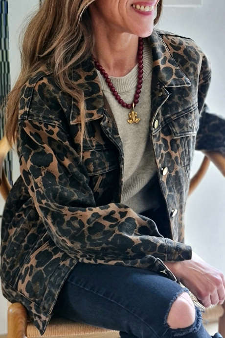 Chaqueta vaquera con botones y bolsillo de solapa doble con estampado de leopardo retro color caqui