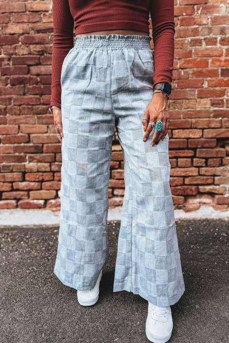 Pantalon en jean ample à carreaux bleu ciel à taille élastique et volants