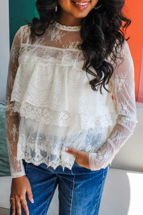 Top a maniche lunghe in patchwork a balze in pizzo floreale bianco trasparente