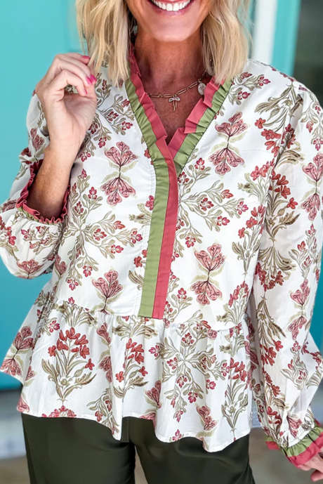 Rosafarbenes Oberteil mit Blumenmuster, Rüschen und Farbblockbesatz, V-Ausschnitt und langen Ärmeln sowie Schößchen