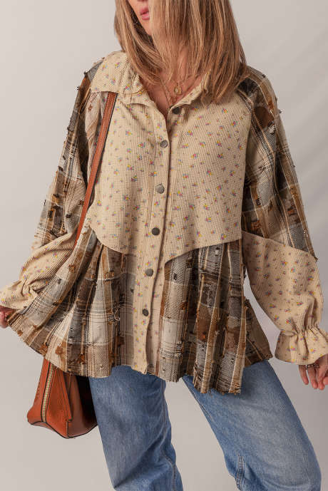 Chaqueta de punto gofre con mangas con volantes, diseño bohemio, estampado floral, patchwork y cuadros en color avena