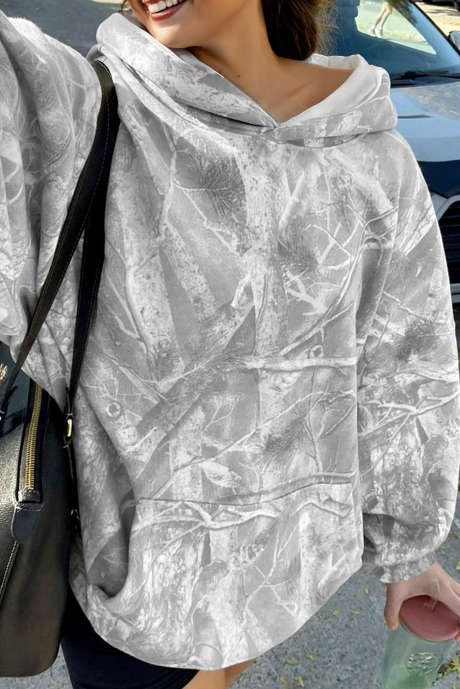 Moletom esportivo oversized com estampa de floresta e camuflagem cinza