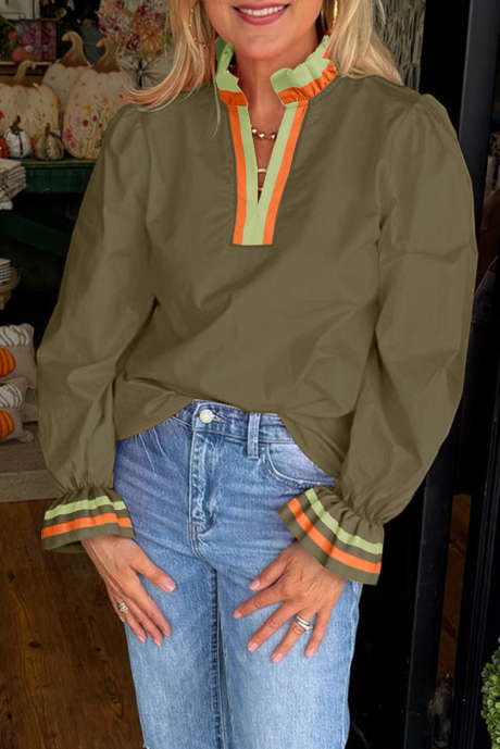 Halenka s dlouhým rukávem, pruhovaným lemem a volánky s rozděleným výstřihem a vzorem čtyřlístku