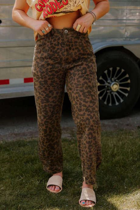 Vaqueros con estampado de leopardo y patchwork con detalle de costura transparente en marrón