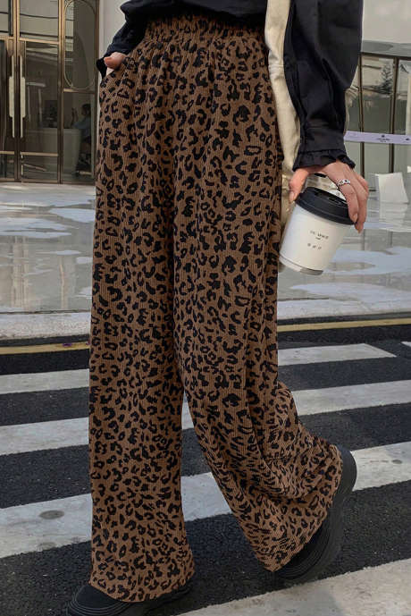 Pantalones de pana holgados de cintura alta con estampado de leopardo en marrón oscuro