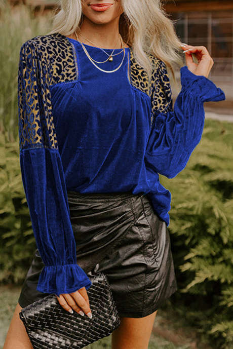 Himmelblaue Samtbluse mit Leoparden-Patchwork-Schulter und Volantärmeln