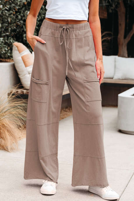 Pantalon cargo gris fumé délavé à coutures apparentes, taille élastiquée avec cordon de serrage et jambes larges