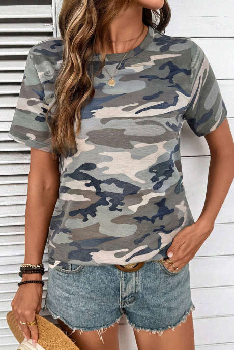 Grünes T-Shirt mit Rundhalsausschnitt und Camouflage-Print