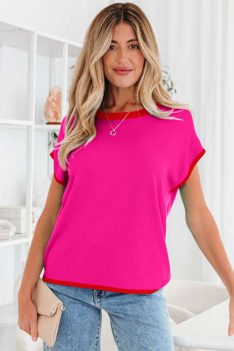 Rozerode contrasterende ronde hals, korte mouwen, losse gebreide trui