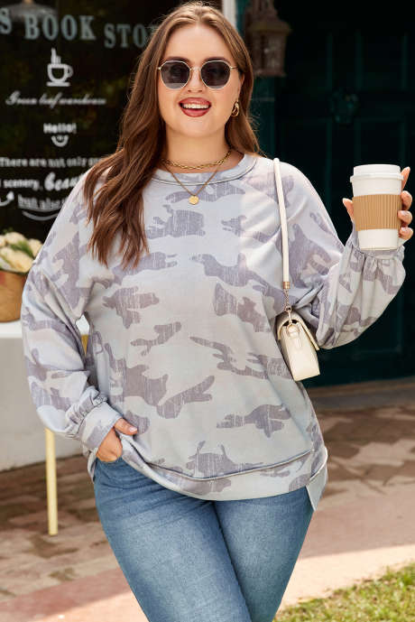 Mehrfarbiges Sweatshirt mit Rundhalsausschnitt und Camouflage-Print in Übergröße