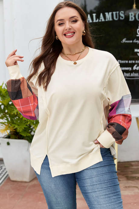 Blusa pulôver plus size bege com mangas patchwork xadrez multicoloridas