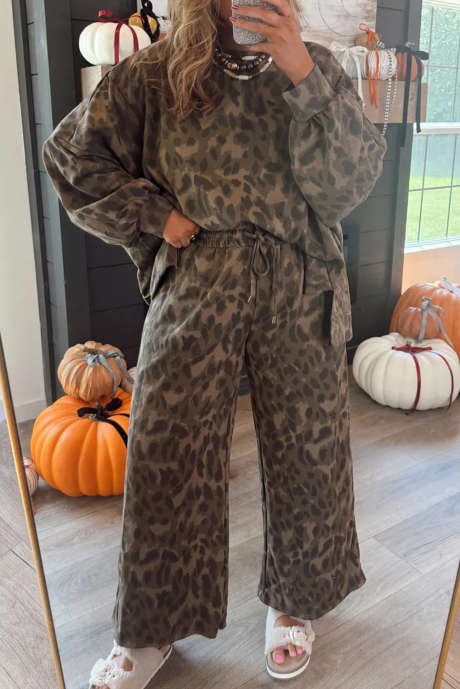 Ensemble pull-over et pantalon ample à imprimé léopard marron et coutures brutes