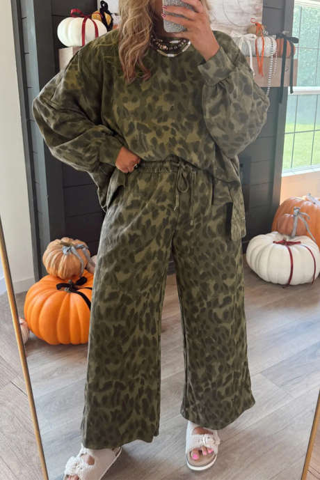 Groene luipaardprint, patchwork trui met trekkoord en losse broekset