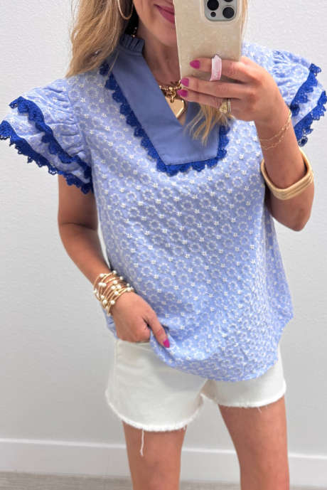 ボーブルー アイレット刺繍フラワーテクスチャコントラストレーストリム フラッタースリーブブラウス