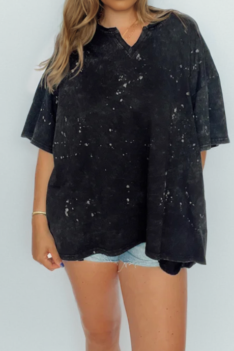 ブラック ミネラルウォッシュ スポッティディテール ディストレスト ボーイフレンドTシャツ