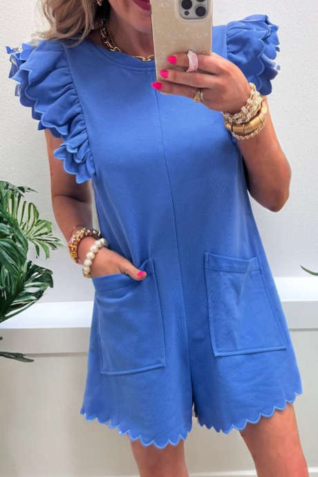 スカイブルーの無地刺繍トリムフリル半袖パッチポケットルーズロンパース