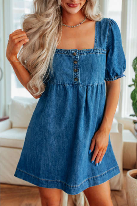 Sukienka mini z jeansu w kolorze pruskiego błękitu, z kwadratowym dekoltem i bufiastymi rękawami