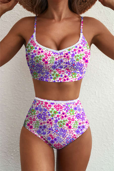 Paarse bloemenprint, kanten rand, spaghettibandjes, geplooide bikini en hoog getailleerde badpak