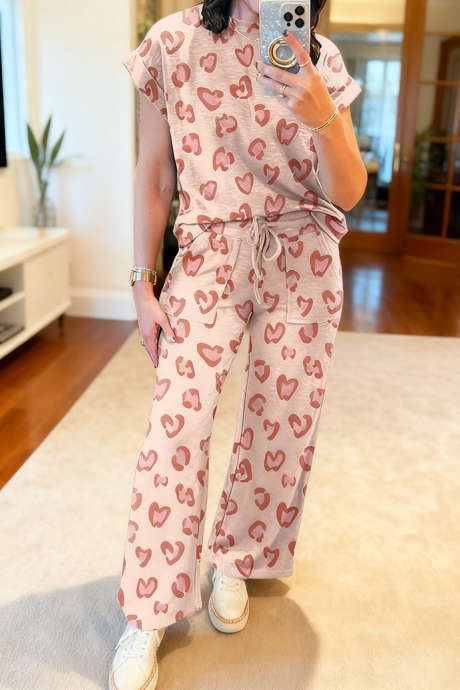 カーキ色のスタイリッシュなヒョウ柄カフスTシャツとドローストリングパンツの2点セット