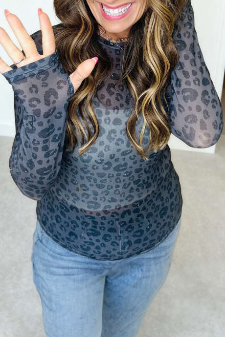 Haut à manches longues en maille imprimé léopard gris avec passe-pouces
