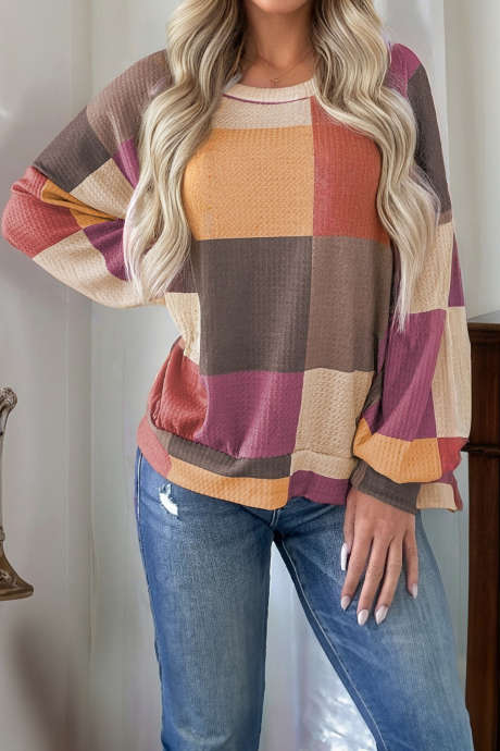 Top holgado de manga larga de punto texturizado con estampado de cuadros rojos y rosas