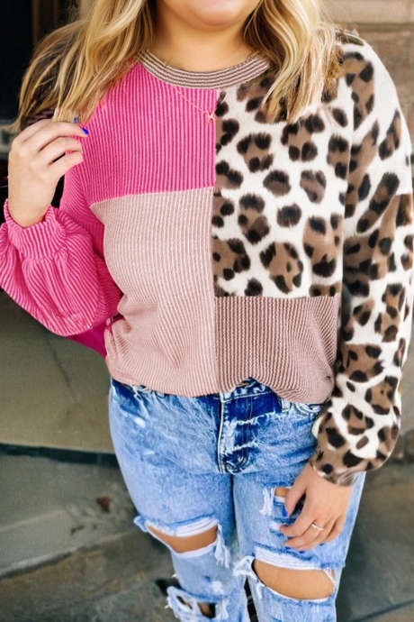 Top a maniche lunghe in patchwork leopardato color block a coste intrecciate, taglia comoda, colore rosso rosa