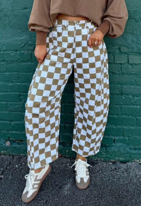 Valkoiset ruudulliset farkkutynnyrihousut