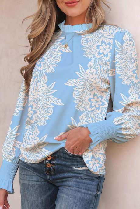 Chemisier bleu ciel à col volanté et manches bouffantes à fleurs