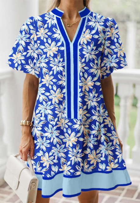 Kleid mit blauem Blumenmuster, Farbblock-Patchwork, V-Ausschnitt, kurzen Ärmeln und Rüschensaum