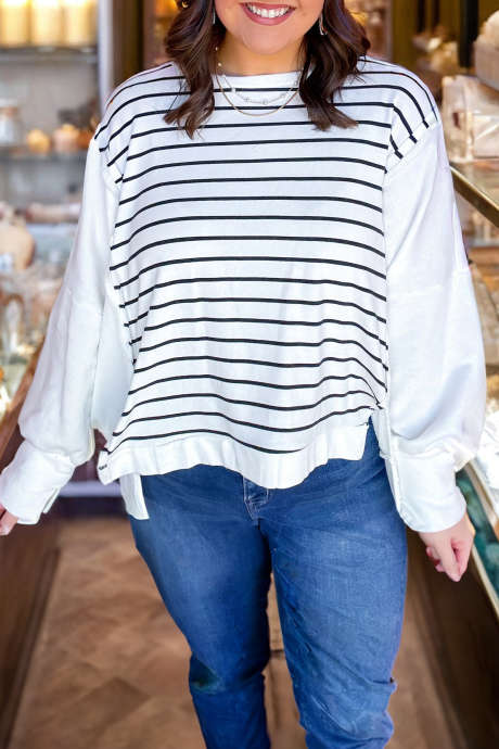 Haut à manches longues à rayures noires et empiècements colorés grande taille