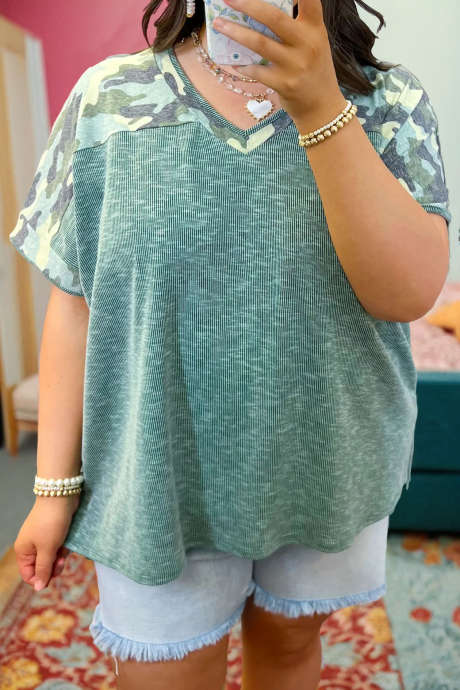 Mist Green Ribbed Camouflage Patchwork Plus Size V Neck Tee