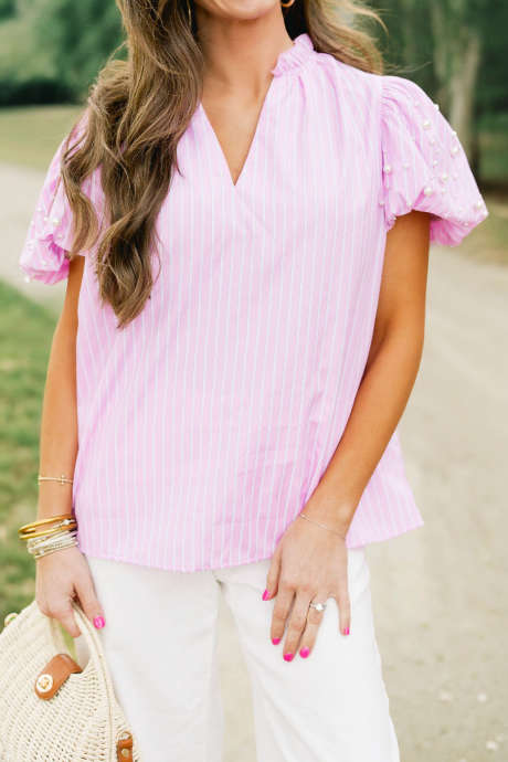 Roze gestreepte blouse met splithals, parelversiering en bubbelmouwen