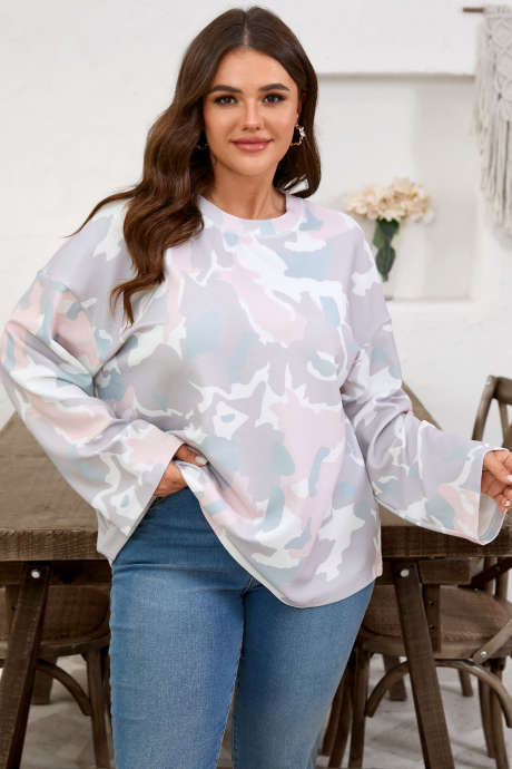 Blusa solta com estampa camuflada e ombros caídos plus size verde