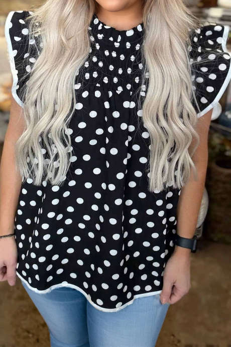 Czarna bluzka w duże rozmiary z nadrukiem w groszki i falbaniastymi, marszczonymi rękawami