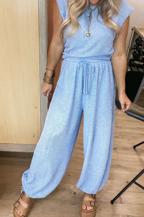 Komplet Beau Blue: bluzka z krótkim rękawem i spodnie dresowe