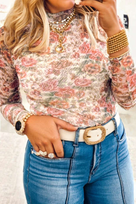 Haut noir grande taille à col montant et manches longues, coupe ajustée