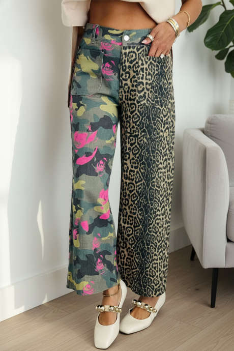 بنطال جينز بقصة مستقيمة وطبعة تمويه تجريدية متعددة الألوان مع نقشة جلد الفهد المتباينة