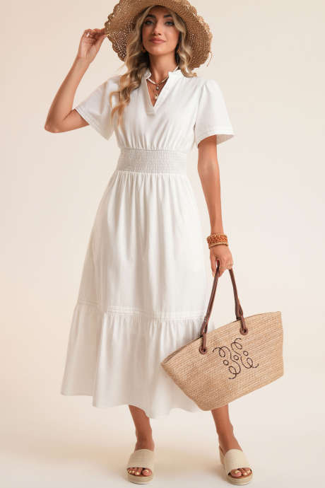 Vestido longo branco de manga curta, decote entalhado e cintura alta