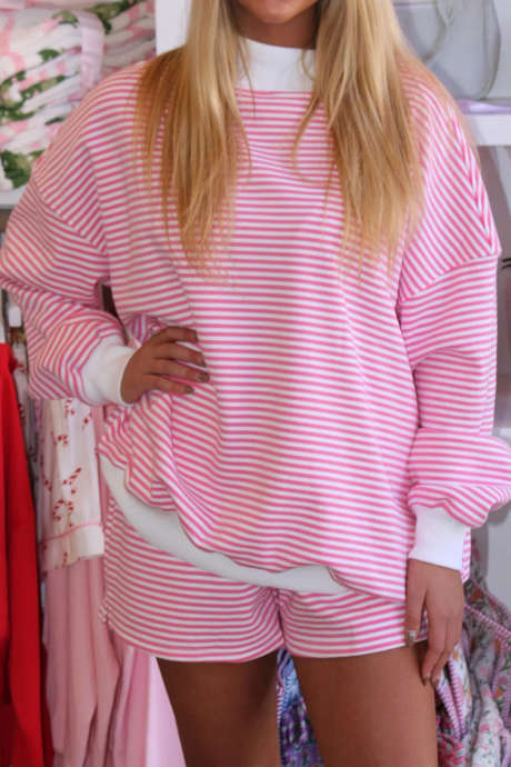 Ensemble sweat-shirt oversize à rayures roses et short