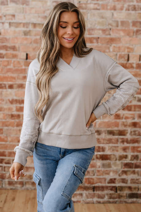 Pergamentti-atteekkien kirjailtu länsimainen V-aukkoinen collegepaita