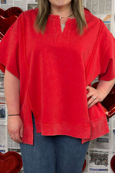 Ognistoczerwony top w jednolitym kolorze z wyciętym dekoltem i krótkim rękawem